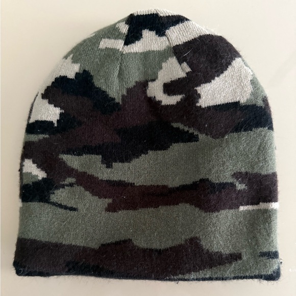 Oakley Reversible Camouflage/Black Beanie Unisex O/S - Picture 2 of 4